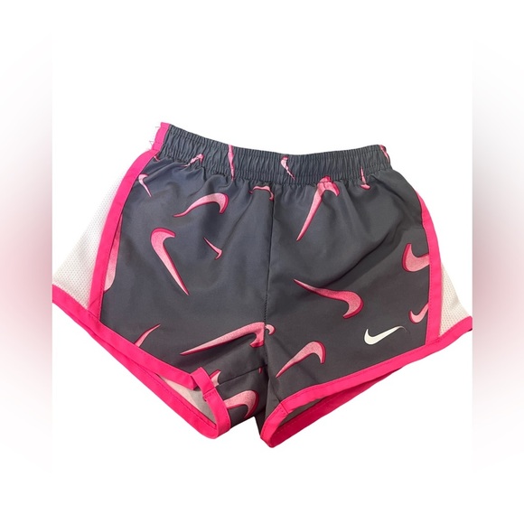 Nike Toddler Girl Set 2T – Dri-FIT Pink & Gray Shirt & Shorts. - Picture 5 of 7